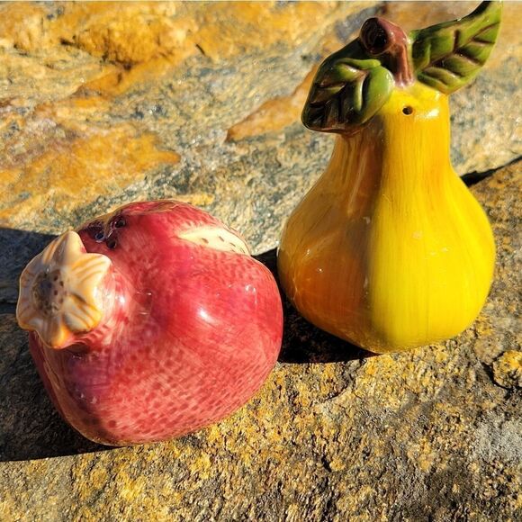 Vintage Fruit Salt and Pepper Shaker - Picture 8 of 12